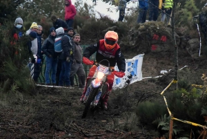 A Saint-Agrève, l&#039;enduro assure le show dans le froid