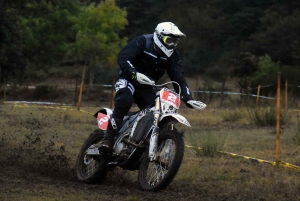 A Saint-Agrève, l&#039;enduro assure le show dans le froid