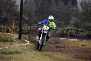 A Saint-Agrève, l&#039;enduro assure le show dans le froid