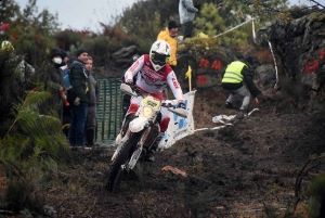 A Saint-Agrève, l&#039;enduro assure le show dans le froid