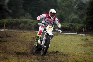 A Saint-Agrève, l&#039;enduro assure le show dans le froid