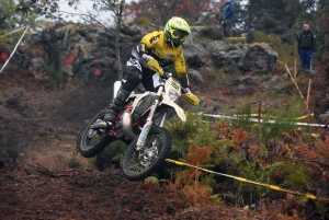 A Saint-Agrève, l&#039;enduro assure le show dans le froid