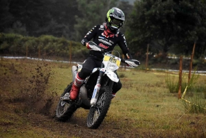 A Saint-Agrève, l&#039;enduro assure le show dans le froid