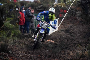 A Saint-Agrève, l&#039;enduro assure le show dans le froid