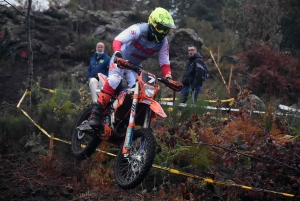 A Saint-Agrève, l&#039;enduro assure le show dans le froid