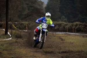 A Saint-Agrève, l&#039;enduro assure le show dans le froid