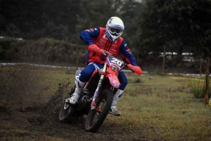 A Saint-Agrève, l&#039;enduro assure le show dans le froid