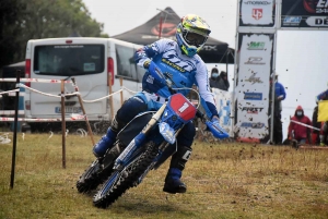 A Saint-Agrève, l&#039;enduro assure le show dans le froid