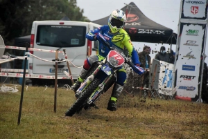 A Saint-Agrève, l&#039;enduro assure le show dans le froid