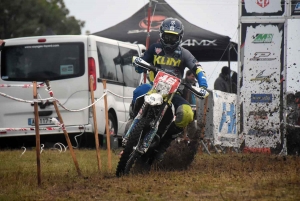 A Saint-Agrève, l&#039;enduro assure le show dans le froid