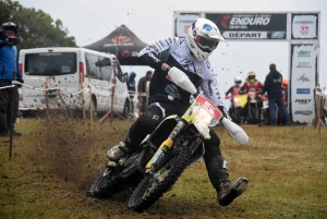 A Saint-Agrève, l&#039;enduro assure le show dans le froid