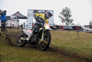 A Saint-Agrève, l&#039;enduro assure le show dans le froid