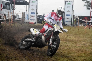 A Saint-Agrève, l&#039;enduro assure le show dans le froid