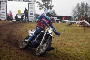 A Saint-Agrève, l&#039;enduro assure le show dans le froid