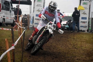 A Saint-Agrève, l&#039;enduro assure le show dans le froid