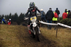 A Saint-Agrève, l&#039;enduro assure le show dans le froid