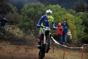 A Saint-Agrève, l&#039;enduro assure le show dans le froid