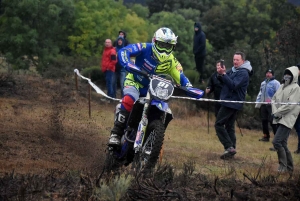 A Saint-Agrève, l&#039;enduro assure le show dans le froid