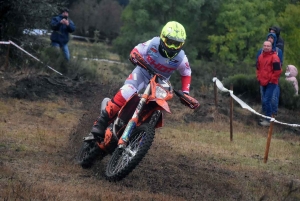 A Saint-Agrève, l&#039;enduro assure le show dans le froid