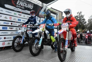 A Saint-Agrève, l&#039;enduro assure le show dans le froid