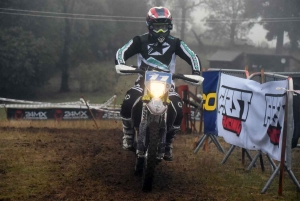 A Saint-Agrève, l&#039;enduro assure le show dans le froid