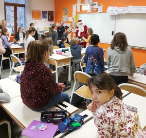 Bas-en-Basset : le Père Noël en visite à l&#039;école Saint-Joseph