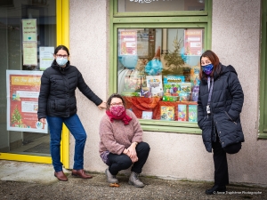 Les jeux sont présentés dans la vitrine de l&#039;Office du tourisme de Retournac.Photo Anne Truphème