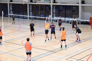 Monistrol-sur-Loire  : 16 équipes ont joué au volley et au hand