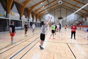 Monistrol-sur-Loire  : 16 équipes ont joué au volley et au hand