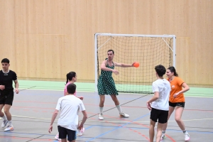 Monistrol-sur-Loire  : 16 équipes ont joué au volley et au hand