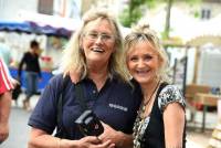 Pierrette, la placière avec Aline jeudi matin. Photo Lucien Soyere