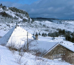 au fond à droite, les éoliennes de St Clément