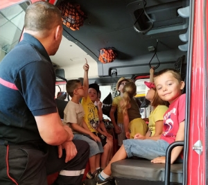 Bas-en-Basset : les maternelles de grande section de l&#039;école Louise-Michel chez les pompiers