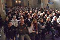 L&#039;église était pleine comme un oeuf.