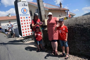 Tour de France : au coeur de l&#039;ambiance dans le « Mur » d&#039;Aurec-sur-Loire