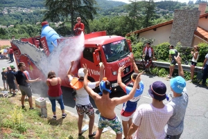 Tour de France : au coeur de l&#039;ambiance dans le « Mur » d&#039;Aurec-sur-Loire