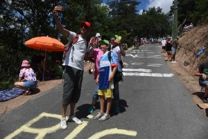 Tour de France : au coeur de l&#039;ambiance dans le « Mur » d&#039;Aurec-sur-Loire