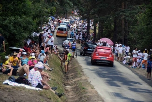 Tour de France : au coeur de l&#039;ambiance dans le « Mur » d&#039;Aurec-sur-Loire