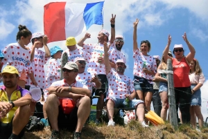 Tour de France : au coeur de l&#039;ambiance dans le « Mur » d&#039;Aurec-sur-Loire