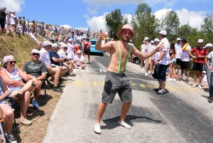 Tour de France : au coeur de l&#039;ambiance dans le « Mur » d&#039;Aurec-sur-Loire