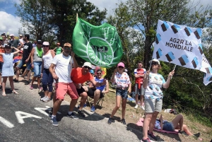 Tour de France : au coeur de l&#039;ambiance dans le « Mur » d&#039;Aurec-sur-Loire