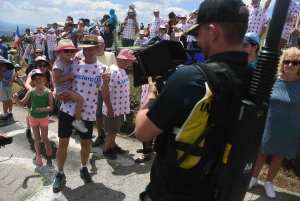 Tour de France : au coeur de l&#039;ambiance dans le « Mur » d&#039;Aurec-sur-Loire