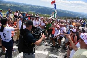 Tour de France : au coeur de l&#039;ambiance dans le « Mur » d&#039;Aurec-sur-Loire