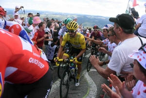 Tour de France : au coeur de l&#039;ambiance dans le « Mur » d&#039;Aurec-sur-Loire