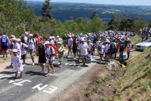 Tour de France : au coeur de l&#039;ambiance dans le « Mur » d&#039;Aurec-sur-Loire