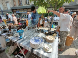 Yssingeaux : 200 exposants et de bonnes affaires en centre-ville