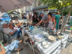 Yssingeaux : 200 exposants et de bonnes affaires en centre-ville