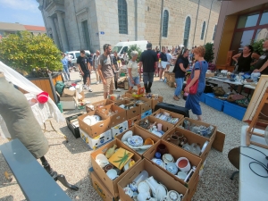 Yssingeaux : 200 exposants et de bonnes affaires en centre-ville