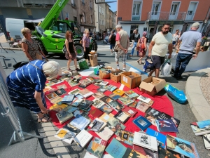 Yssingeaux : 200 exposants et de bonnes affaires en centre-ville