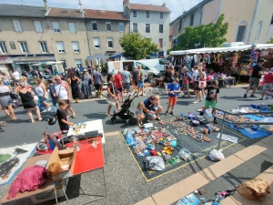 Yssingeaux : 200 exposants et de bonnes affaires en centre-ville